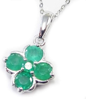 天然エメラルドペンダントネックレス プラチナチェーン 0.6ct クローバーモチーフ エメラルドー0.6ctギフトラッピング済み14009PT5月誕生石エメラルド