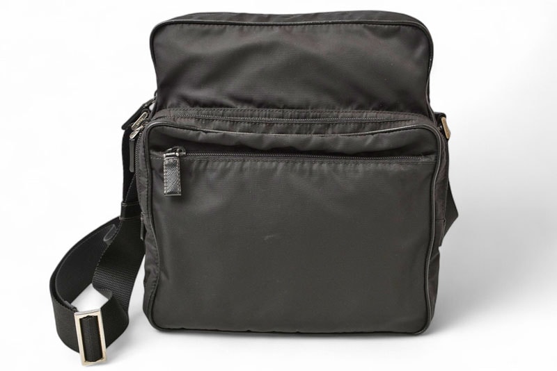 ショルダーバッグ クロスボディバッグ ナイロン ブラック VA0189【中古】