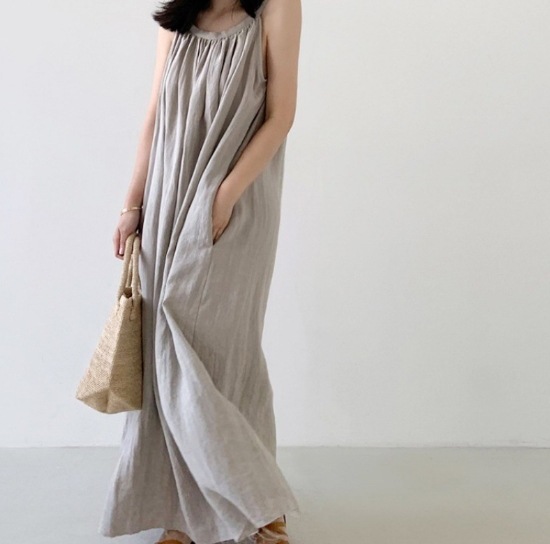 ノースリーブワンピース ロングワンピース 黒 ネイビー キャミワンピー ビーチワンピ リゾート 韓国 レディース オルチャン マキシ丈 フリーサイズ 無地 Aライン 袖なし 旅行
