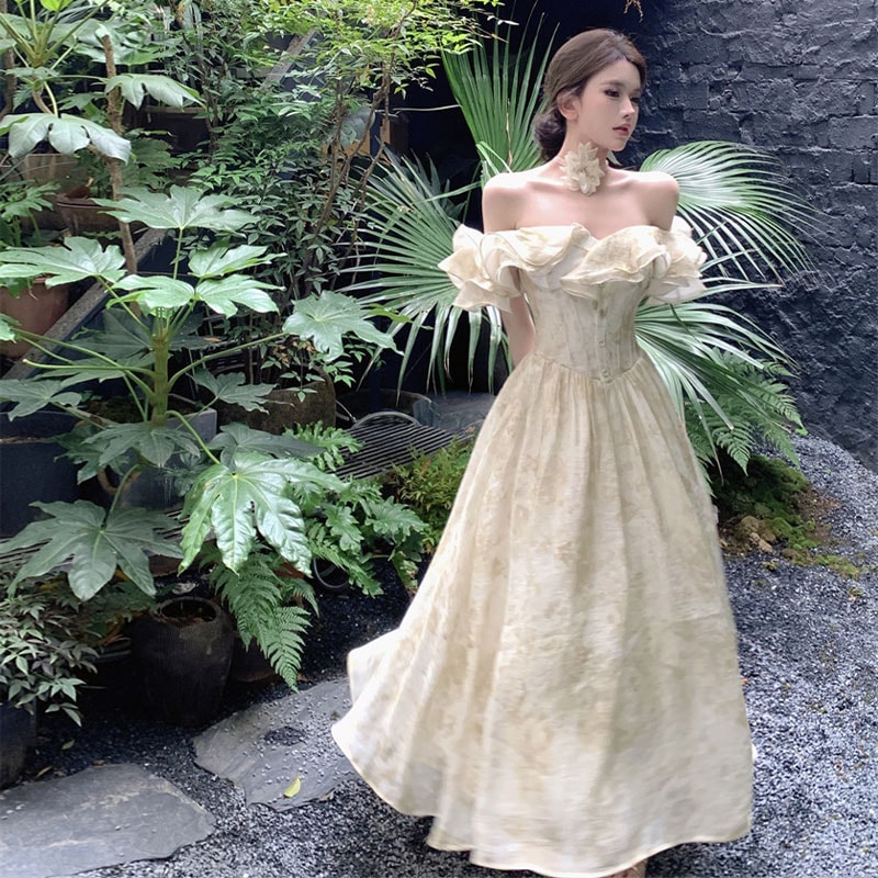 優しくエレガントな逃亡姫ドレス ワンショルダーの絶妙なドレスデザイン