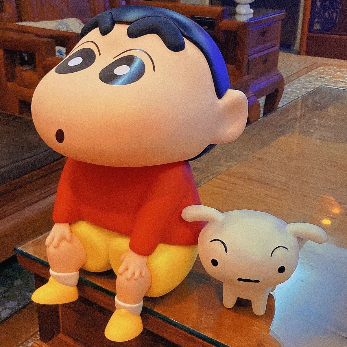 座っているしんちゃんクレヨンしんちゃんの手で1:1 38cm座っているかわいいプレゼント