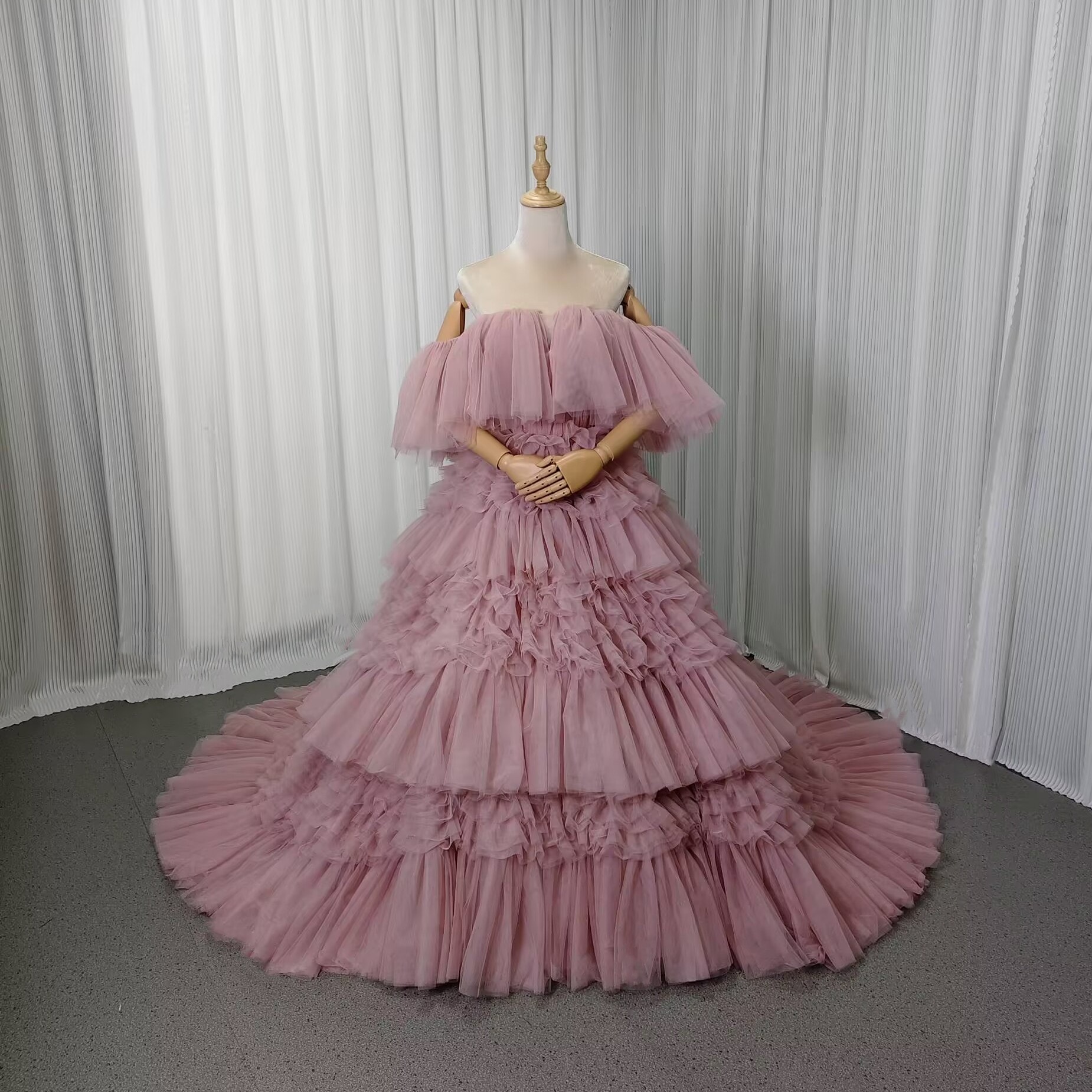 カラードレス ピンク オフショルダー ソフトチュール 編み上げ ティアードのドレス プリンセスライン