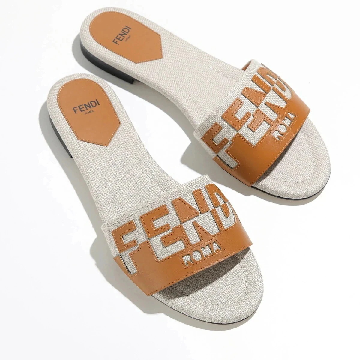 FENDI フェンディ サンダル 8R8337 AJZU レディース ロゴ フラット シューズ 靴 F0WPF/CUOIO-GREZZO