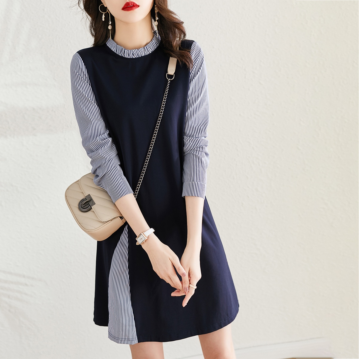 重ね着風 フェイクレイヤード スリット風切替え フリルネック ワンピース ミディアム丈 ひざ上 膝丈