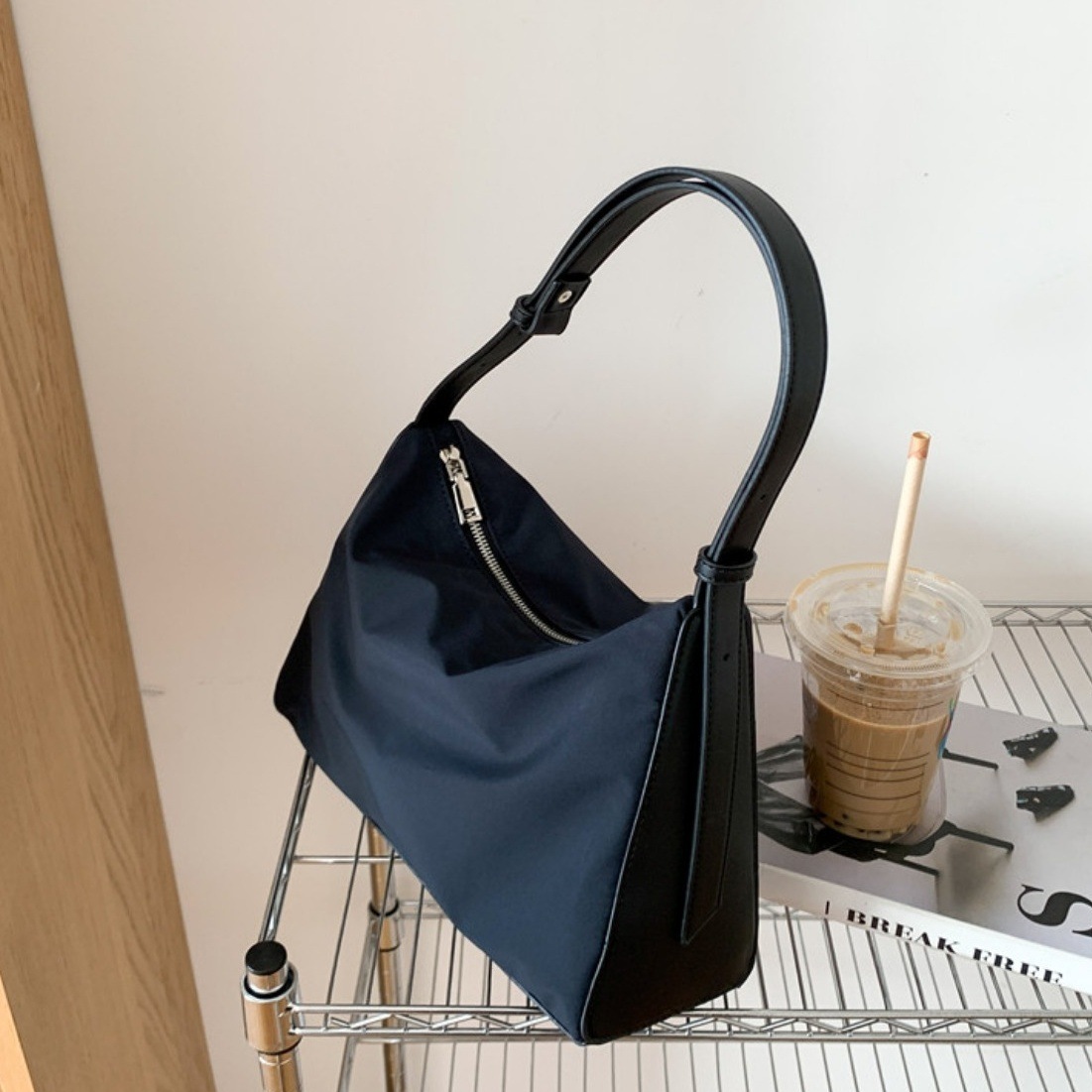 バッグ かばん 鞄 レディースバック ハンドバッグ 通勤バッグ 四角 スクエア ファスナー 便利 軽量 四角 スクエア かわいい 大人可愛い きれいめ シンプル 上品 おしゃれ かっこいい カジュアル