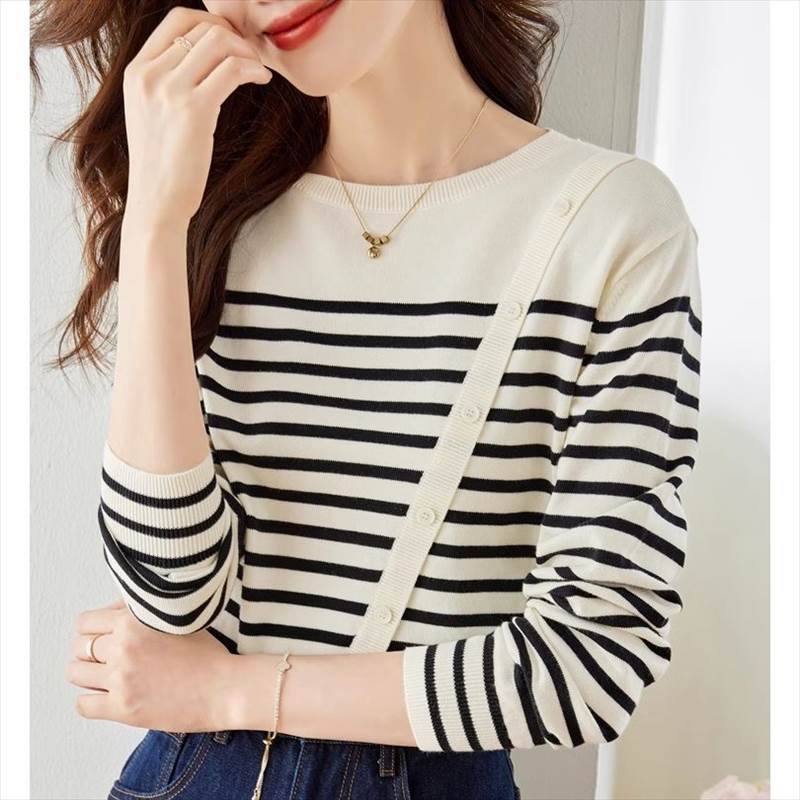 トップス レディース ニット セーター プルオーバー ボートネック 襟なし 長袖 ボタン アシンメトリー 大人可愛い きれいめ シンプル カジュアル 大人 上品 おしゃれ お洒落 かっこいい レトロ
