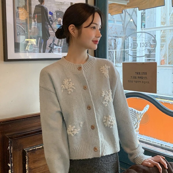 cd3271 [ウール含有] (厚手ふっくら/ラブリームード) ライラック花刺繍ニットカーディガン