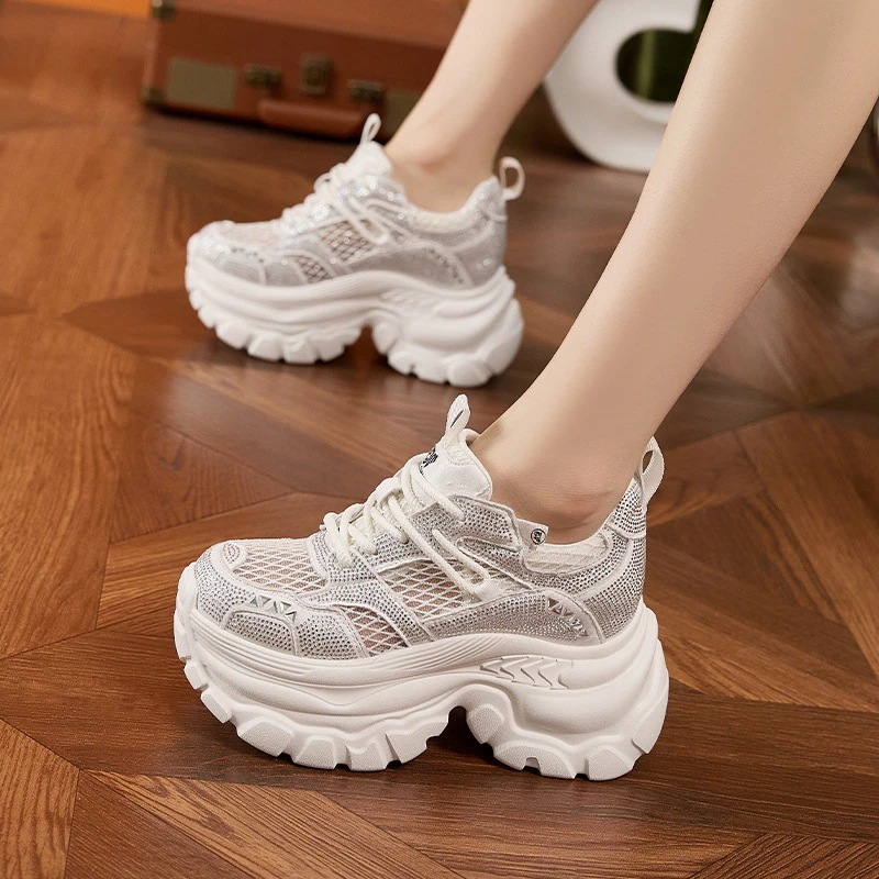 9cm 厚底サンダル 2025夏新型通気網面サンダル厚底内に高さを増した婦人靴スニーカー スポーツサンダル レディース 5,306円