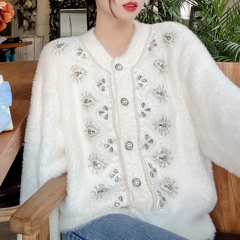 気まぐれな社交界の重厚なビーズの韓国ラウンドネックカーディガンレディースミンクベルベット厚手のパールボタンルーズコートウエスタンスタイルの女性