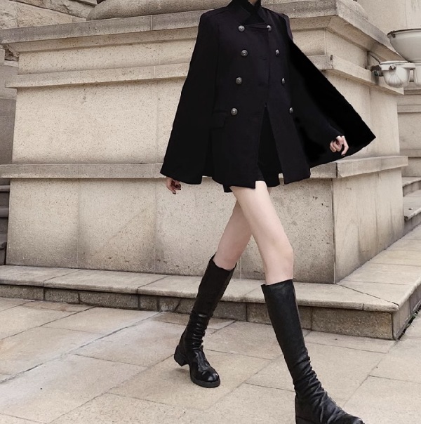 ポンチョ コート マント 襟付き デザイン ボタン ダブルブレスト 美ライン ニュアンス スタイルアップ モノトーン リラックス かわいい 大人可愛い きれいめ シンプル カジュアル 大人 上品