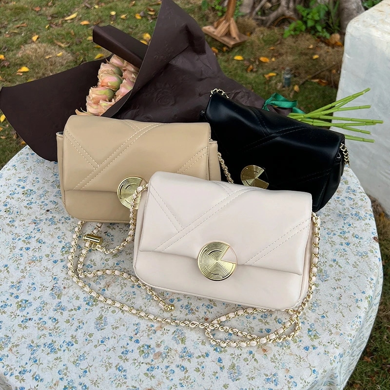 ショルダーバッグ　スクエアデザイン (T)