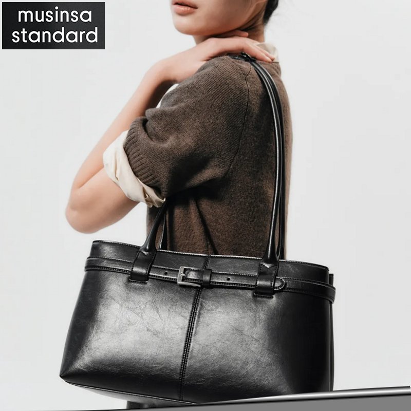 Belted shoulder bag Black 韓国人気ショルダーバッグ