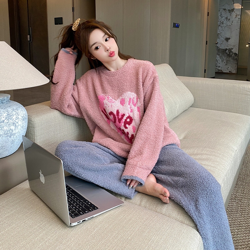 秋冬の女性用ソフトパジャマ新しいピンクの甘いスタイルラブルーズプルオーバーホーム服かわいい厚みのあるスーツ
