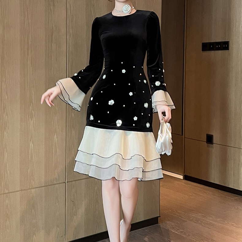 レディース ワンピース ドレス フレア フレアスカート 膝上 長袖 ラウンドネック Aライン 切り替え ドッキング ティアード フェミニン 透け感 切り替えデザイン 薄手 ベロア かわいい 大人可愛い