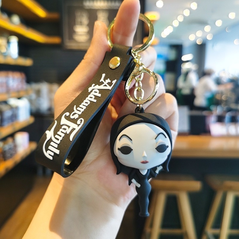 Qoo10] 水曜日のキーホルダー アダムスファミリー : バッグ・雑貨