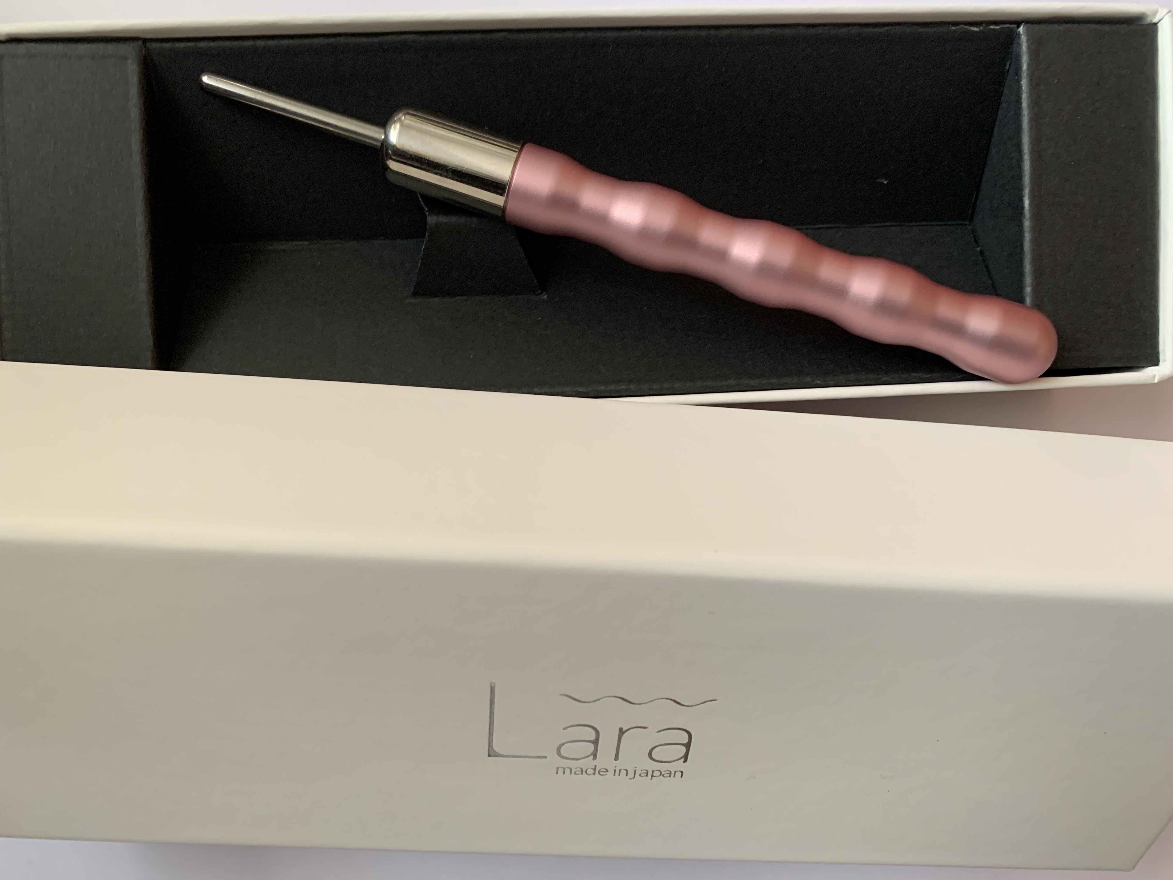 セルフケア スティック型 美顔器 Lara ララ ラベンダー ピンク 日本製 リフトアップ つぼ 顔つぼゾーンマップ付韓国語版