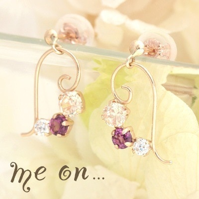 me on...やさしい輝きの天使の翼ゆらゆらと羽ばたく２つの翼 ピアス を合わせるとひとつのハートの出来上がり K10イエローゴールドアメジストキュービックジルコニアホワイト＆シャン