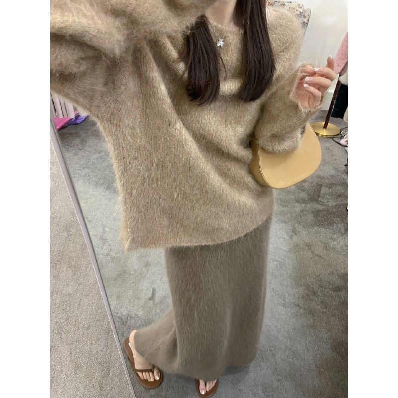 秋冬向けの韓国風のシックで魅力的なスリムな無地のレディース ツーピース セット: プルオーバー セーターとミドル丈スカート