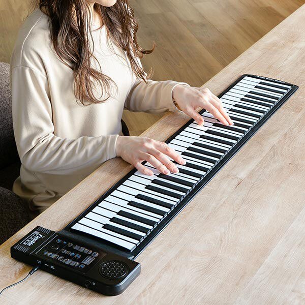 ピアノ 電子ピアノ コンパクト 61鍵盤 ロールアップピアノ ロールピアノ 電子ロールピアノ 電子キーボード 巻ける 折りたたみ 持ち運び ポータブル たためる スタンド不要 コンパクト