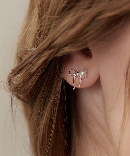 (シルバー925) ワンサイドハートリボンイヤリング EC3086