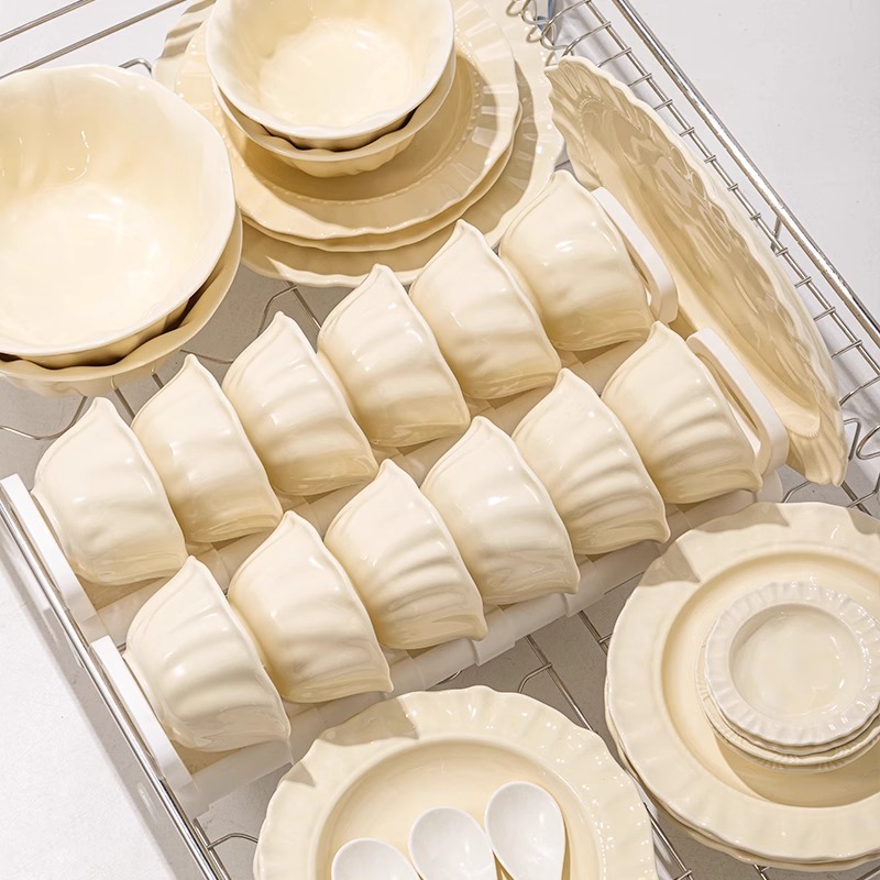 クリームスタイルのセラミック食器料理家の高価値セラミック食器料理と箸プレートフィッシュプレートの組み合わせギフト