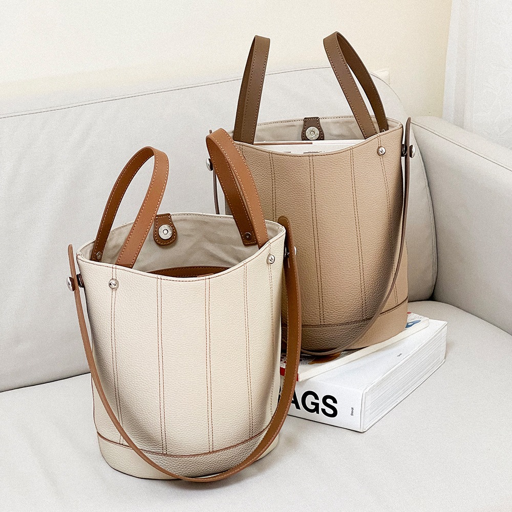 【本革 キーホルダーを贈る】ショルダーバッグ レディース 大容量 軽い 斜めがけ レディース小さめ 撥水ショルダーバッグ ミニショルダーバッグ ショルダー レディースバッグ 母の日