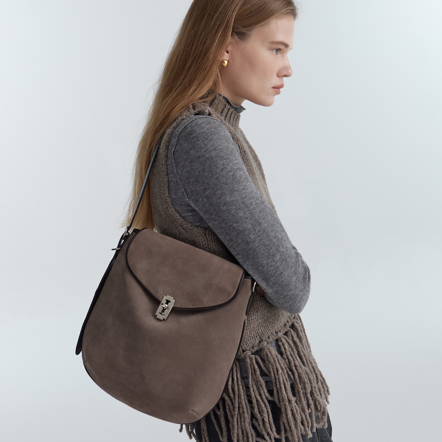 【VUNQUE】 HALFMOON CHEEK SHOULDER : TAUPE