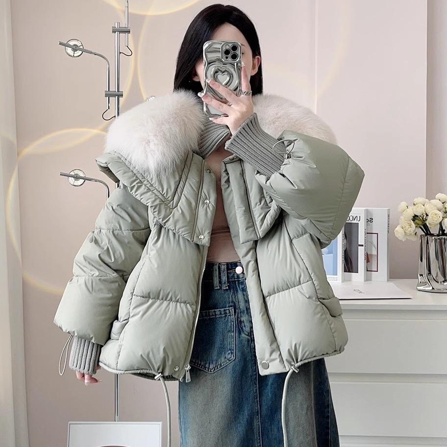 韓国の女性のショートダウンジャケット 2024 冬の新しいスタイルの大きな毛皮の襟の毛皮のコート小さな高級ベーカリートレンド