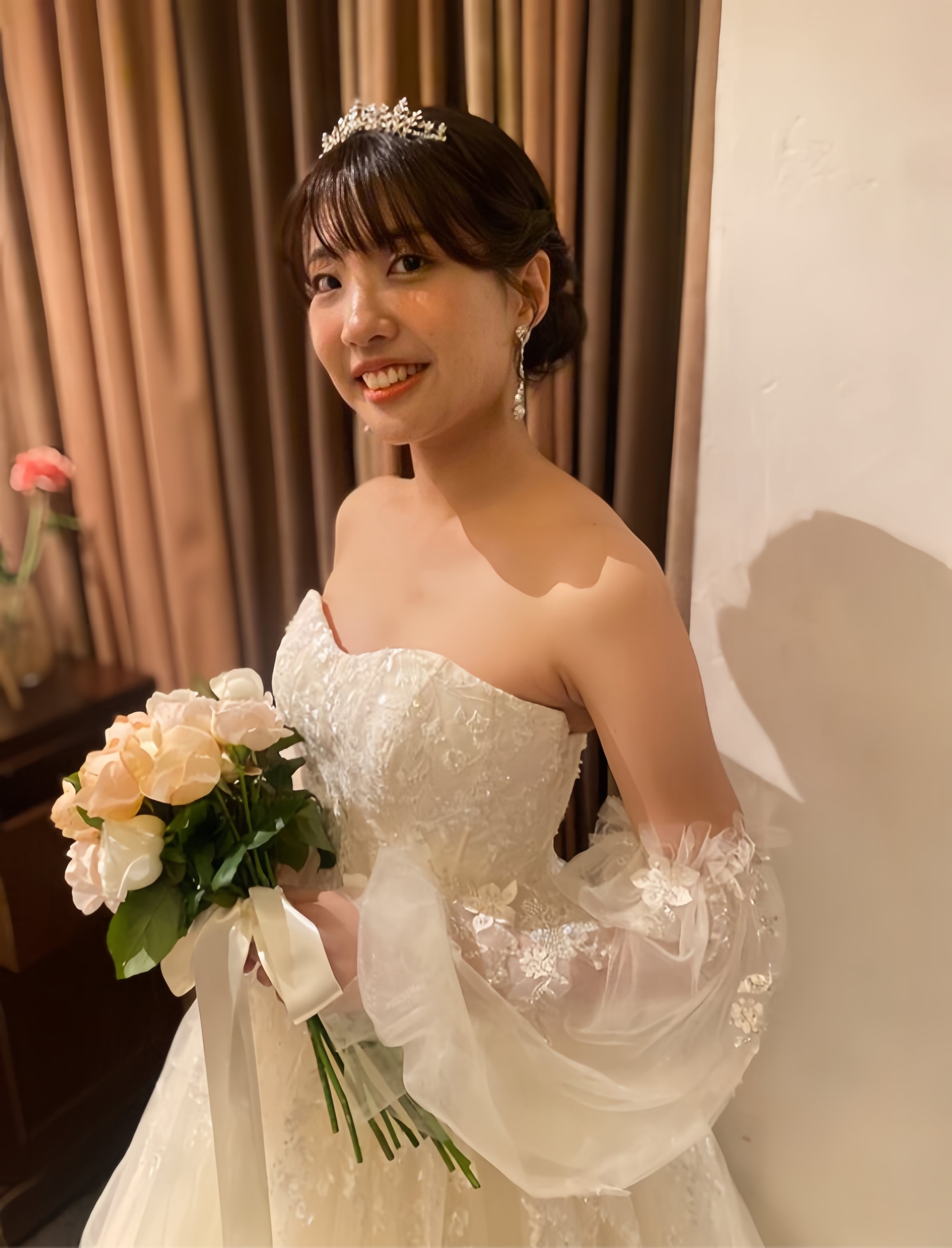 実例写真！パフスリーブ 可愛い ソフトチュール キラキラ光る刺繍 ストレッチ ウェディングドレス 前撮り