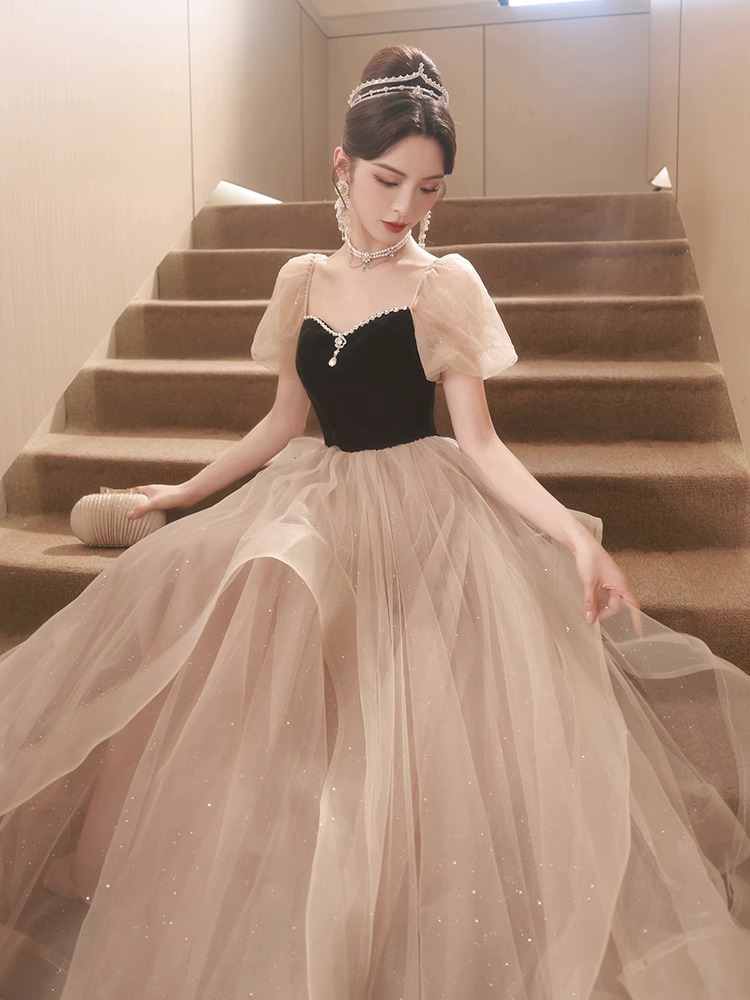 送料無料 【3日で出荷】高級タキシード女性の新しい宴会気質デザイン感小衆軽贅沢高級学生芸考成人式