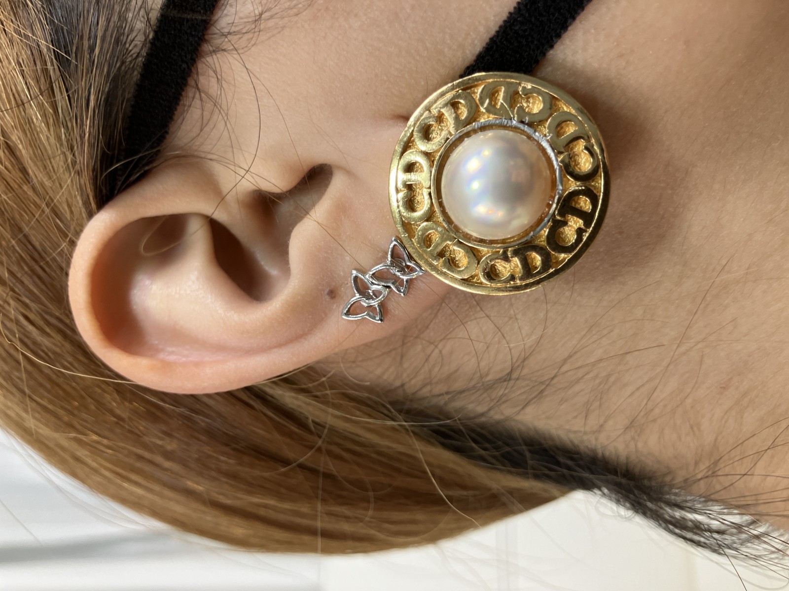 ロゴ イヤリング ゴールド パール ヴィンテージ サークル 大ぶり 2.7cm クリップ式 レディース アクセサリー 使用感あり