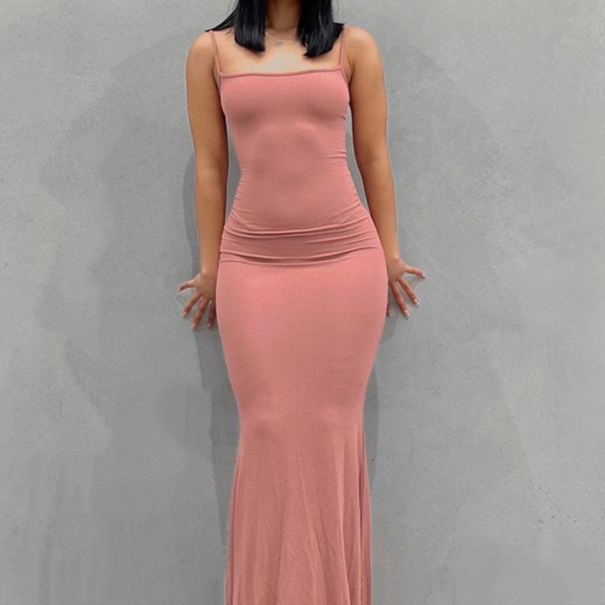 ワンピース ロングワンピース キャミソールワンピース 胸元 谷間 タイト マーメードスカート 可愛い かわいい 大人可愛い きれいめ シンプル 上品 おしゃれ かっこいい カジュアル こなれ感 個性的