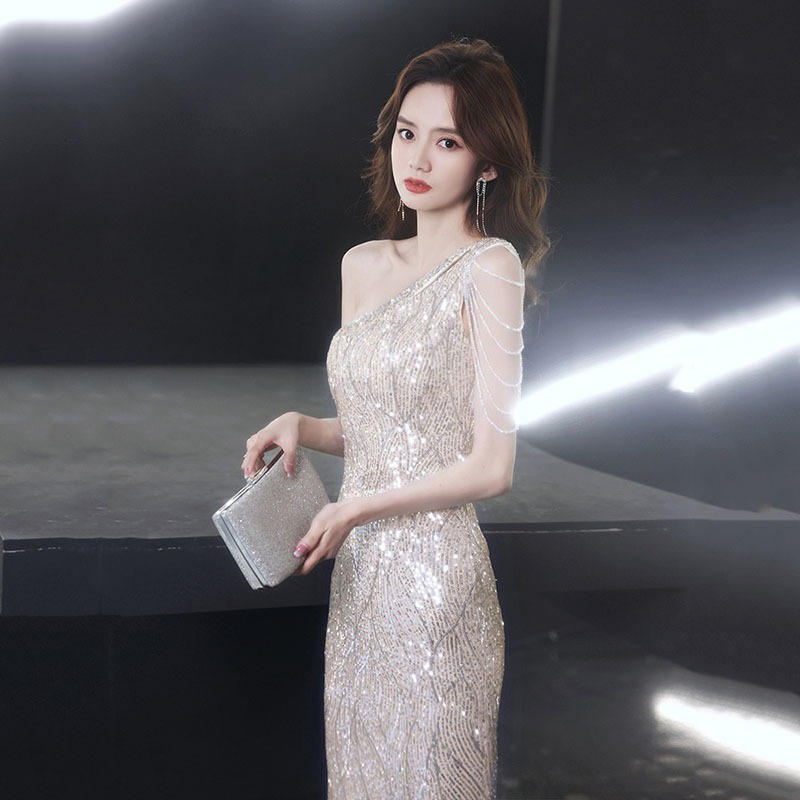 【2枚購入で 3oo円OFF】2025スパンコールテールドレス女性気質長い肩タッセルホスティングバンケットドレス