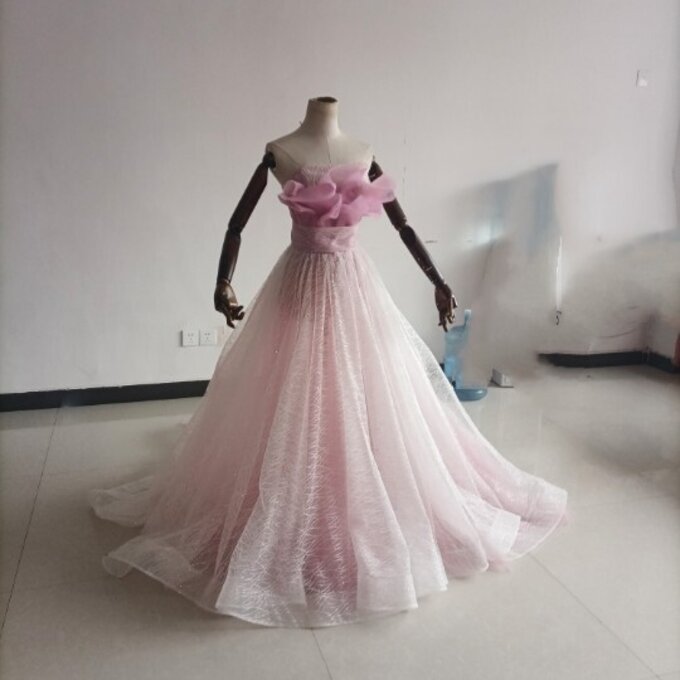 輝きな光彩を放 カラードレス キラキラドレス　バックレース　 お呼ばれ/二次会