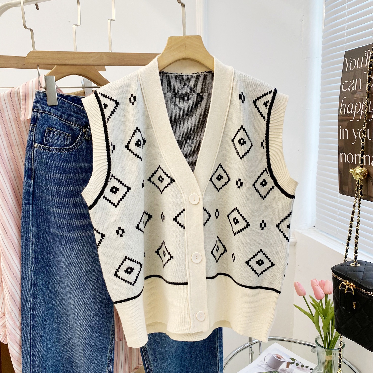 レディース トップス ニット ベスト 前開き 袖なし ノースリーブ Vネック ボタン かわいい 大人可愛い カジュアル おしゃれ かっこいい レトロ こなれ感 ラフ メンズライク マニッシュ 4,987円