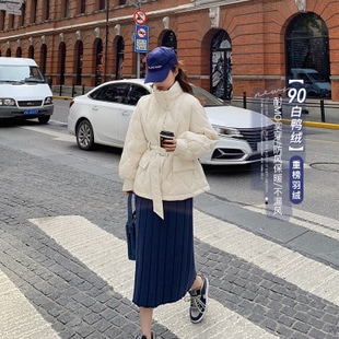 2020秋冬の新型軽薄ウエスト綿服コート薄手の短い保温洋気白色ダウン綿服女性