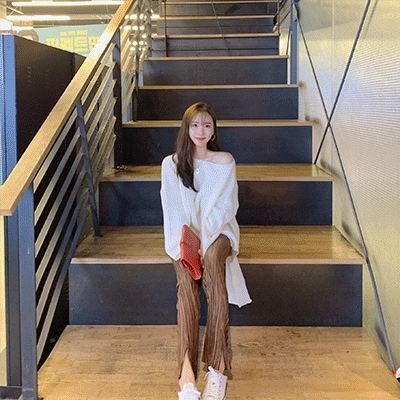 ハチ 唇 ニット (4color)