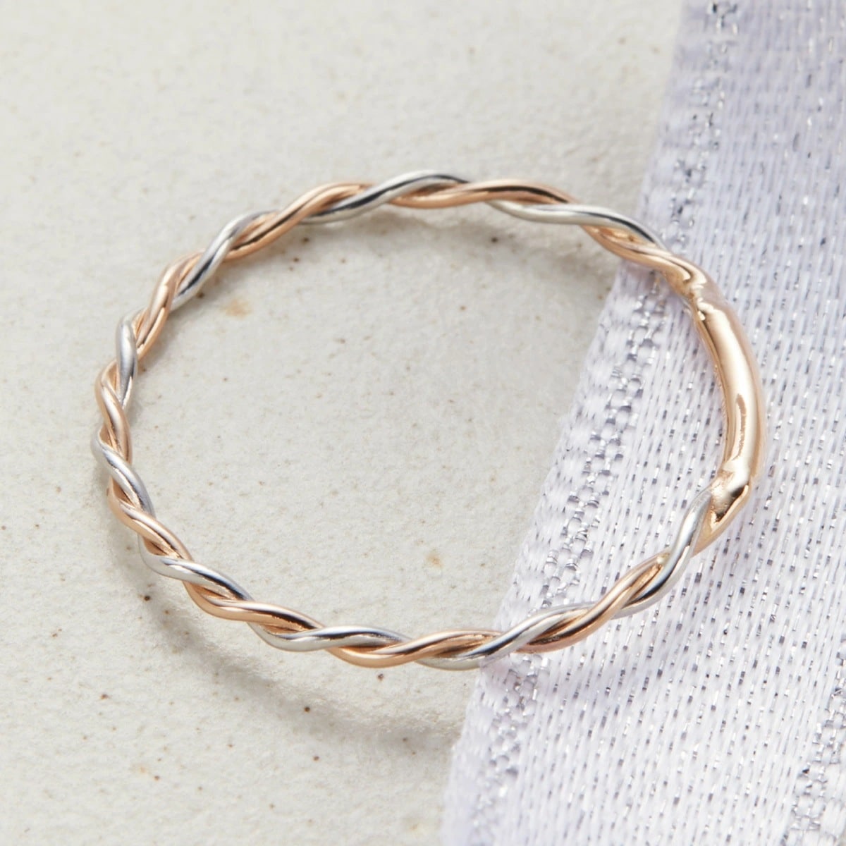 リング プラチナ pt900 K18 ツイスト ひねり ねじり 華奢 細身 細い お肌に優しい 上品