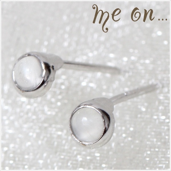 me on... K14ホワイトゴールドムーンストーンシンプルデザインピアス メール便