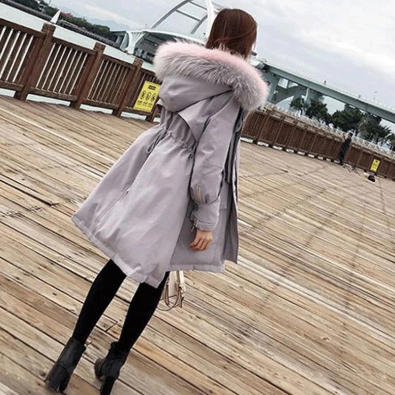 ゆったりウエストを厚めにして細く見える中毛襟の白いアヒルの羽毛のダウンジャケット婦人服のコート