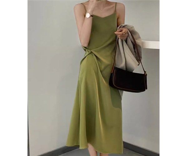 レディース ワンピース プルオーバー ドレス キャミワンピース ロング 袖なし ノースリーブ Vネック スリム 細身 ウエストマーク ハイウエスト サテン 大人可愛い きれいめ シンプル 上品