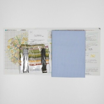 ししゅうキット　5993（ブルー）　クッション　ホワイトリリィ