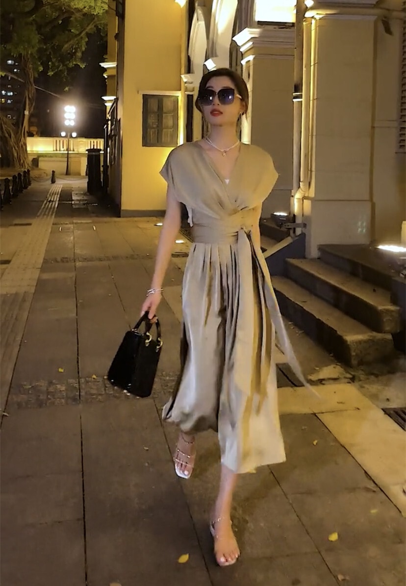 ワンピース フレアスカート フレアワンピース ワンピドレス 膝下 ミモレ ミモレ丈 ロング丈 袖あり ノースリーブ 半袖 Vネック 襟なし スリム タイト 細身 ストレート Iライン プリーツ