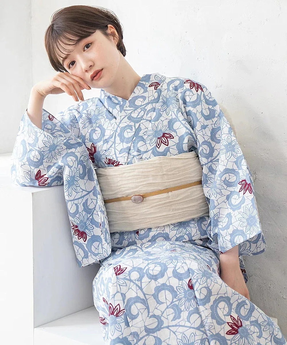 の伝統的な着物 ゆかた 純綿 フォーマルスタイル Yukata の撮影 旅行コス 衣装