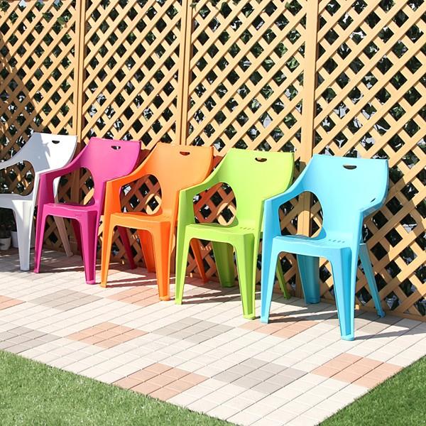 ガーデンチェア 4脚セット おしゃれ スタッキング 重ねられる 椅子 屋外用 庭 テラス ベランダ プラスチック製 軽い 軽量 エクステリア イタリア製 11,944円