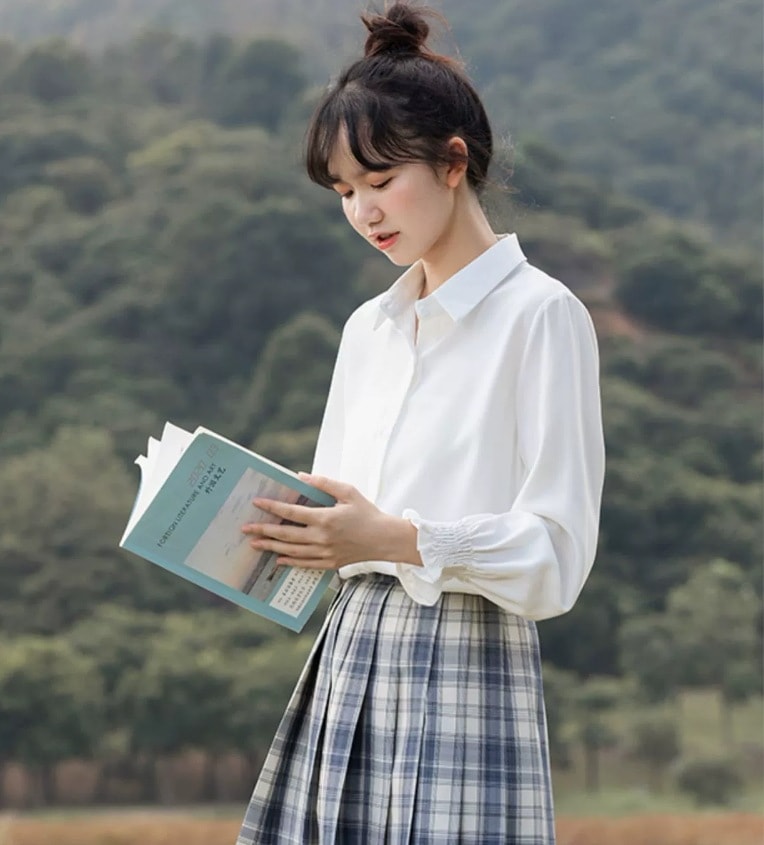 レディース トップス シャツ 長袖 袖コンシャス 襟付き ストレート 薄手 前開き 透け感 ポリエステル 大人可愛い きれいめ カジュアル 上品 おしゃれ レトロ こなれ感 ガーリー 20代 無地