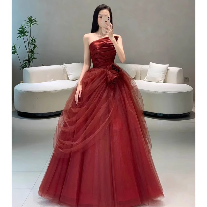 トーストドレス花嫁ウェディングチューブトップレッドニュースタイルハイエンドニッチヘビーフラワー雰囲気エンゲージメントドレススカート女性