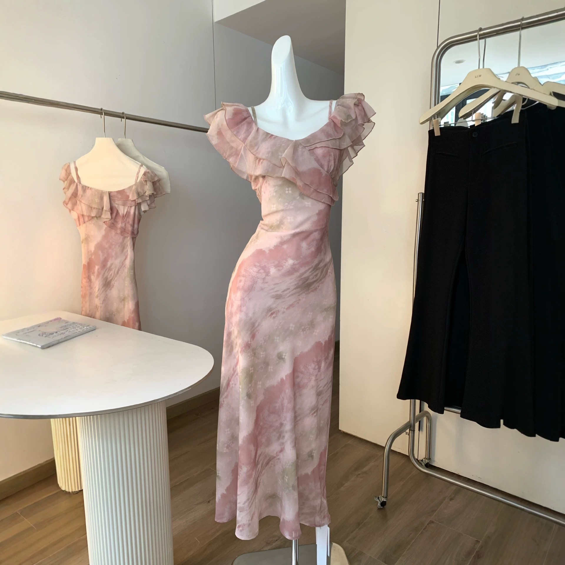 【キャミソール 荷叶边 ウェストマジック スリム見え 小花柄 気質ワンピース 女性用 ぼかしロング】