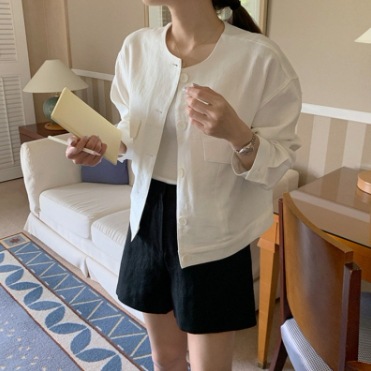 レディース トップス ジャケット ブルゾン アウター 上着 ミディアム 長袖 ドロップショルダー ラウンドネック ストレート ポケット コンサバ ボタン かわいい 大人可愛い シンプル カジュアル