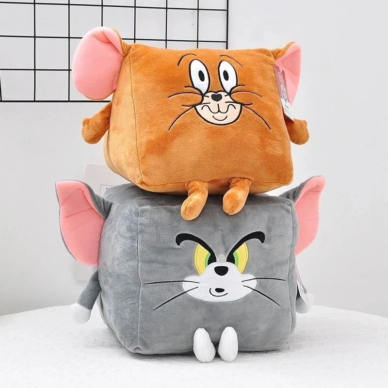 本物の猫とネズミのトーストチーズがぬいぐるみの抱き枕を怪演かわいいキャラクタートム猫ジェリーネズミのぬいぐるみ